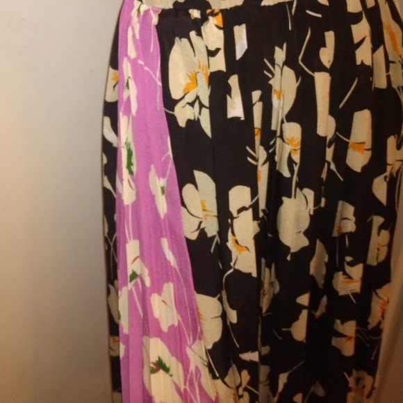 ❤️NWT GILMAR NO 21 100% Silk Pleated Floral Skirt Sz 38 Italy $975 - Picture 3 of 9